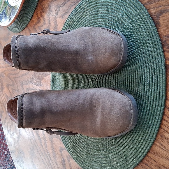 Born Montoro ll Suede Zip Booties Size 7.5 - Picture 2 of 12